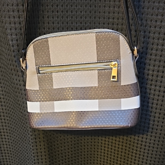 Stylish Black and White Crossbody Bag - Picture 4 of 7